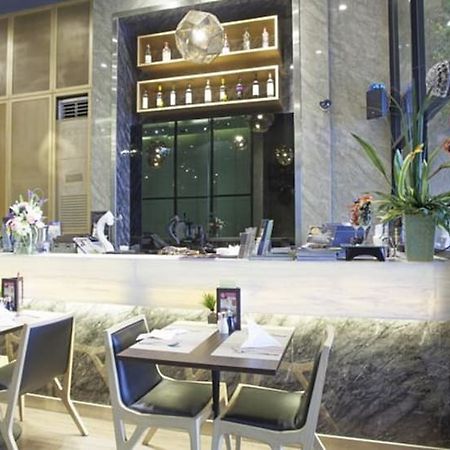 V Residence Serviced Apartment 방콕 외부 사진