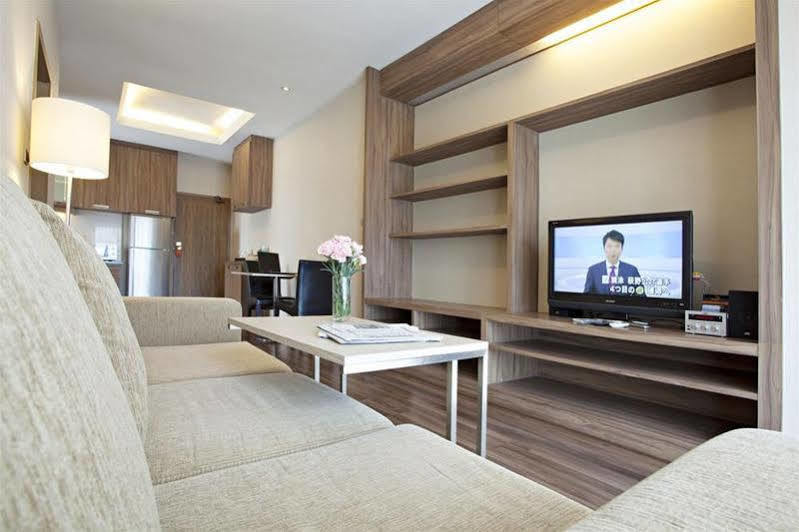 V Residence Serviced Apartment 방콕 외부 사진