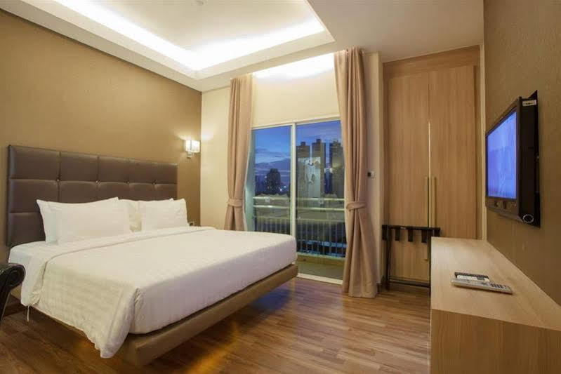 V Residence Serviced Apartment 방콕 외부 사진