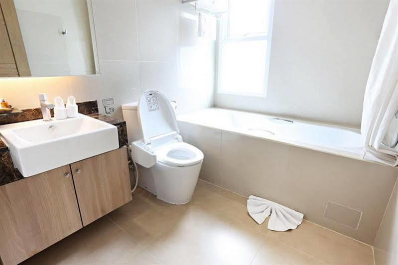 V Residence Serviced Apartment 방콕 외부 사진