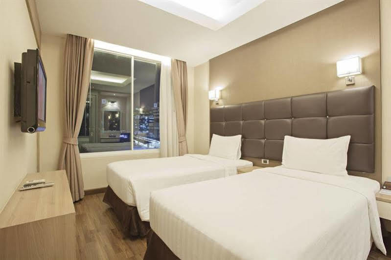 V Residence Serviced Apartment 방콕 외부 사진