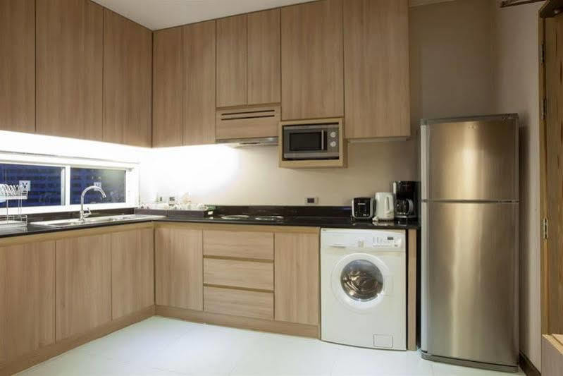 V Residence Serviced Apartment 방콕 외부 사진