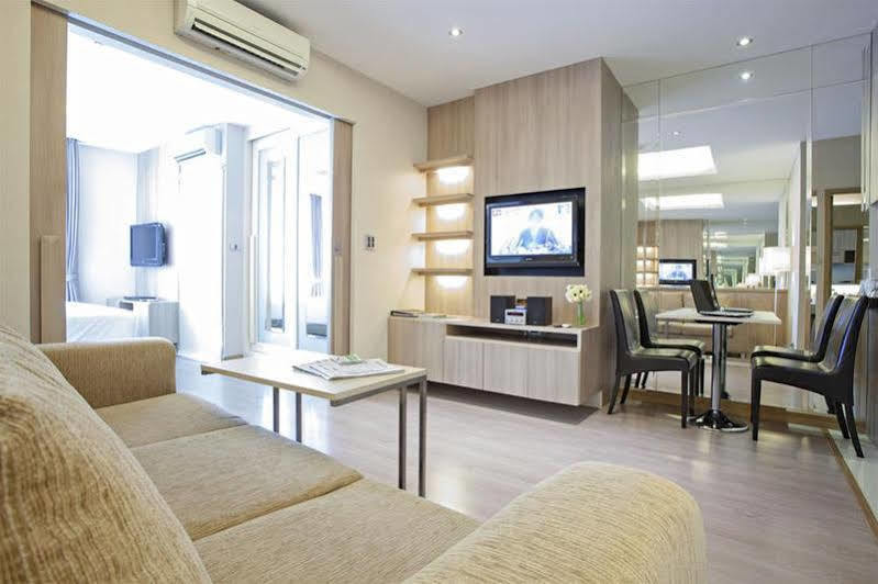 V Residence Serviced Apartment 방콕 외부 사진