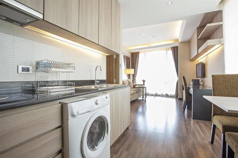 V Residence Serviced Apartment 방콕 외부 사진