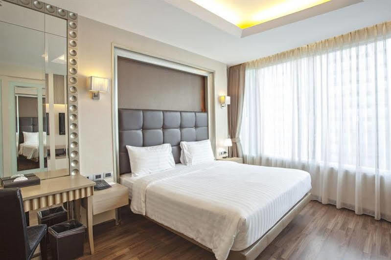 V Residence Serviced Apartment 방콕 외부 사진