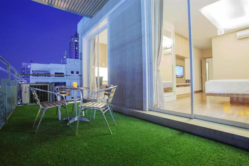 V Residence Serviced Apartment 방콕 외부 사진