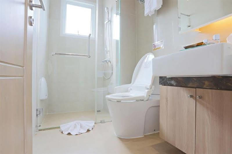 V Residence Serviced Apartment 방콕 외부 사진